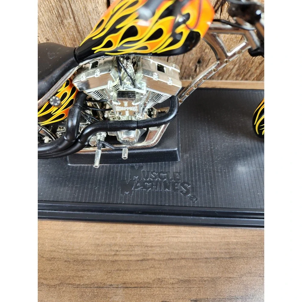 Muscle Machines West Coast Choppers Diecast Motorcycle Black Orange Flames 1:18